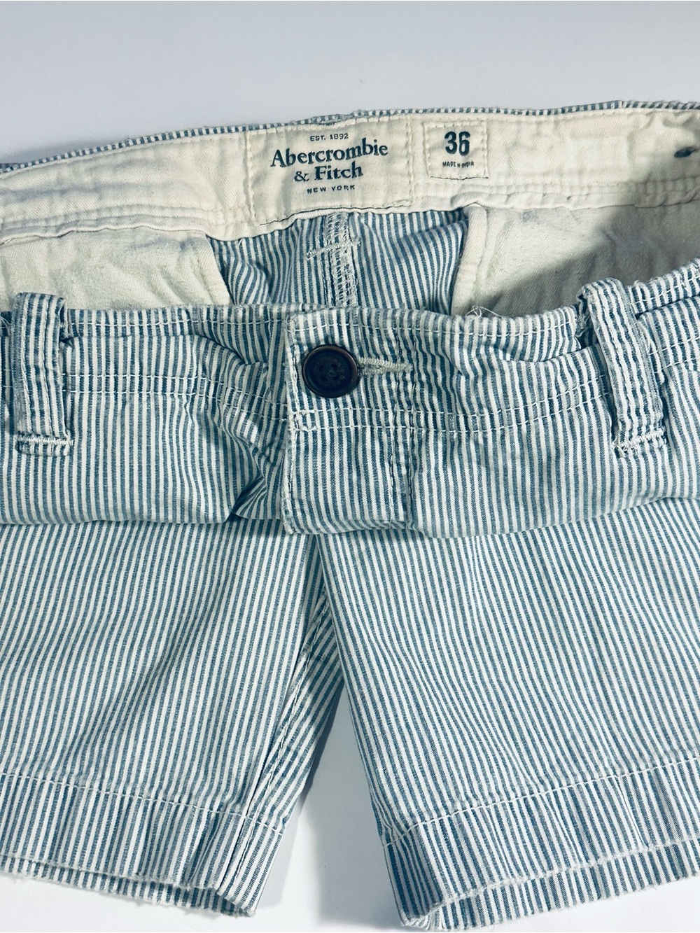 Vintage Men’s Abercrombie & Fitch Heavy Cotton Chino Classic Shorts. Blue/White